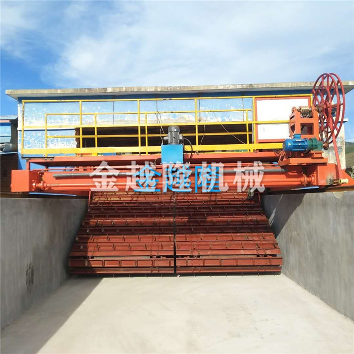 鏈板式翻堆機(jī)